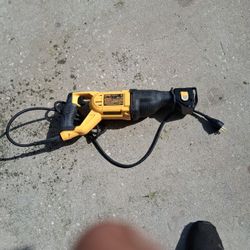 Dealt Reciprocating Saw 