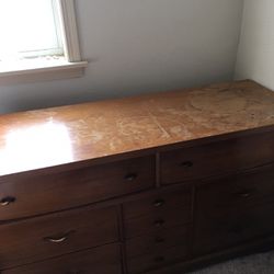 6 drawer dresser good condition $30. must pick up