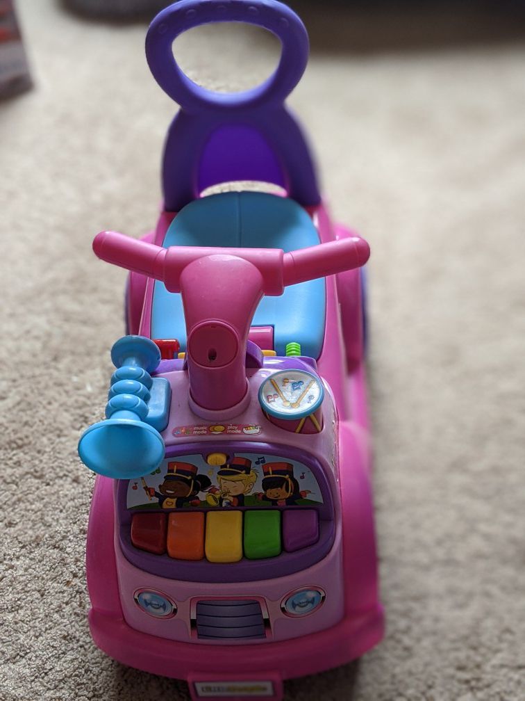 Kids car with music, honk, start features