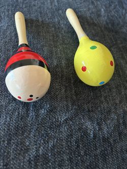 2 Maracas