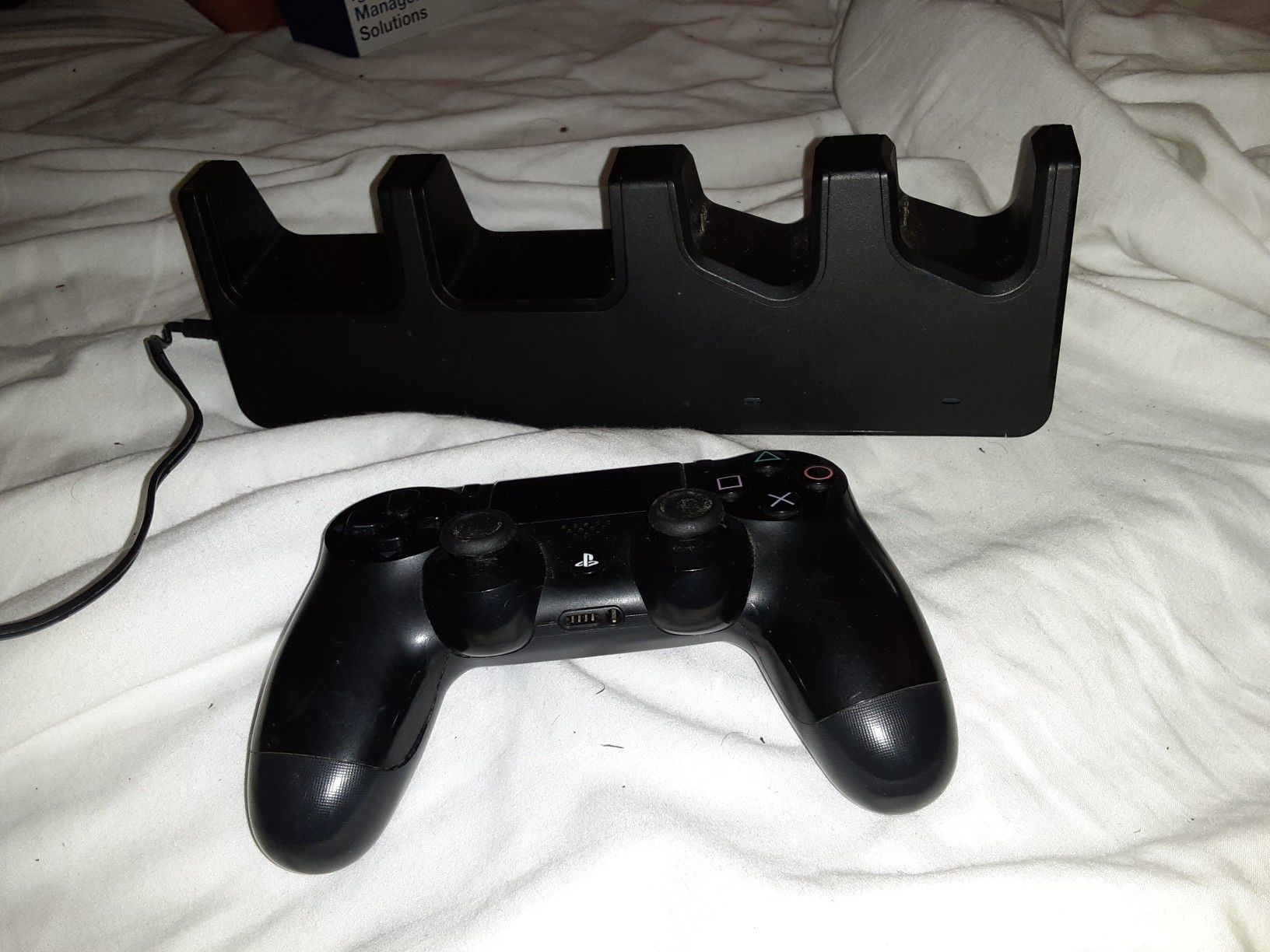 MAKE ME A OFFER!! WILLING TO NEGOCIATE PRICE! CHARGER AND CONTROLLER FOR PS4