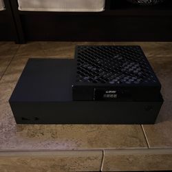 Xbox Series S 1TB Black w/ 4 Controllers