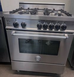 Bertazzoni 30” Professional Gas Range – Stainless Steel – $3,000