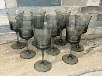 Set of 8 Acrylic Poolside Wine Glasses Like-new