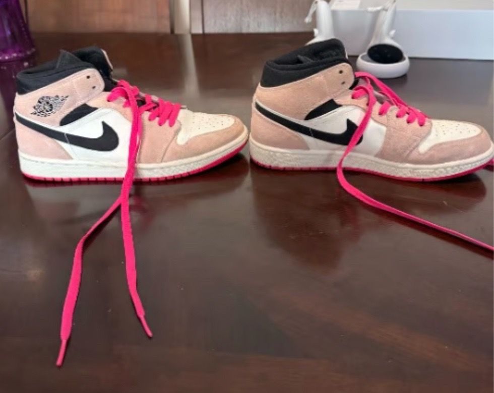 Nike Air Jordan 1 Mid SE Crimson Tint Hyper Pink Size 9