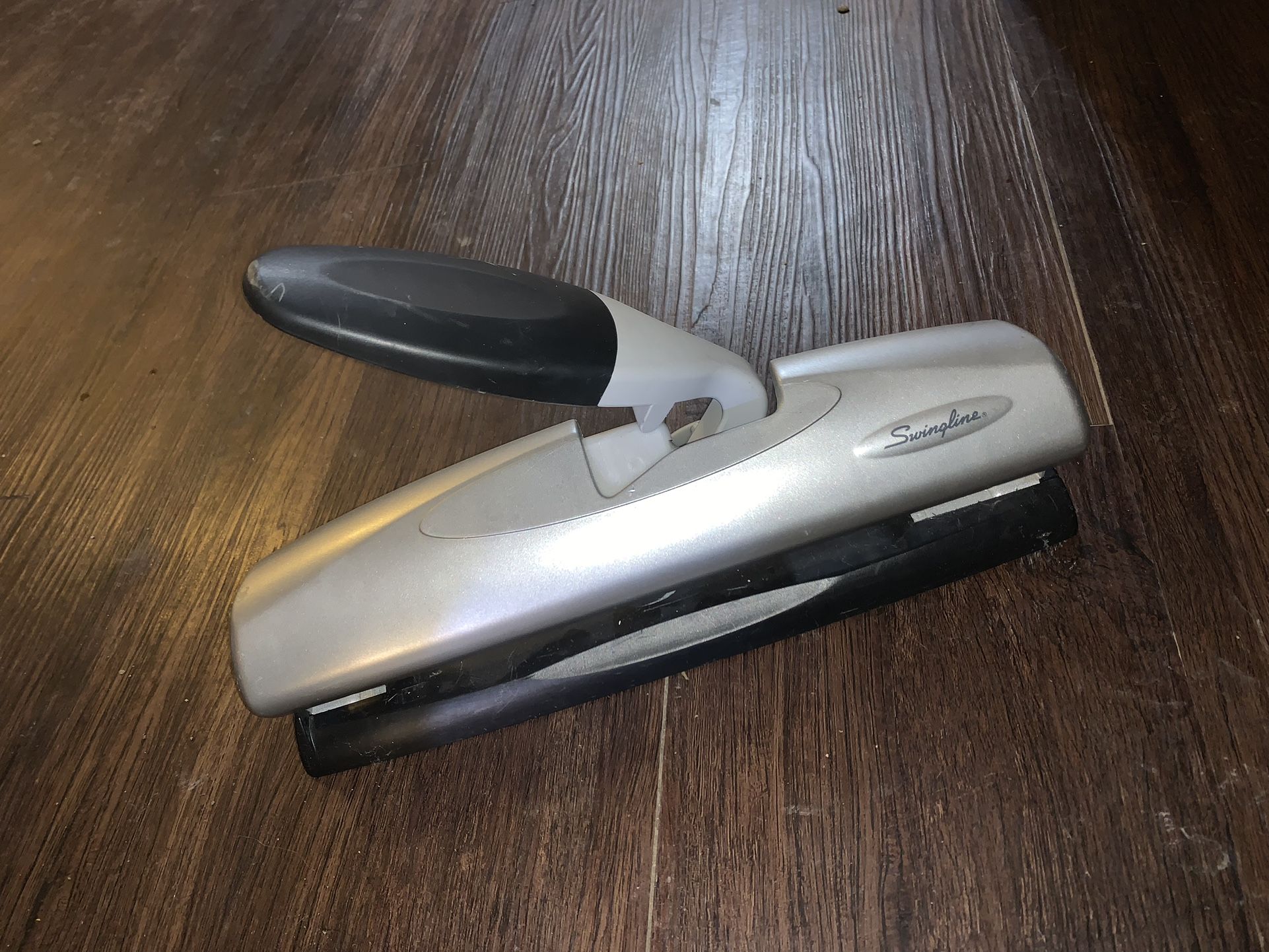 Swingline 3 Hole Puncher