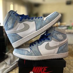 Jordan 1 Hyper Royal
