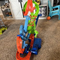 Hot wheels track