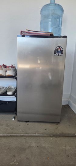 Mini fridge