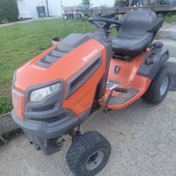 husqvarna Riding Mower YTH24v48 