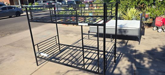 Twin Kids bunk bed