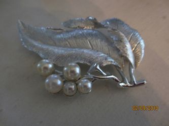 Vintage Large Silver Tone Sarah Cov