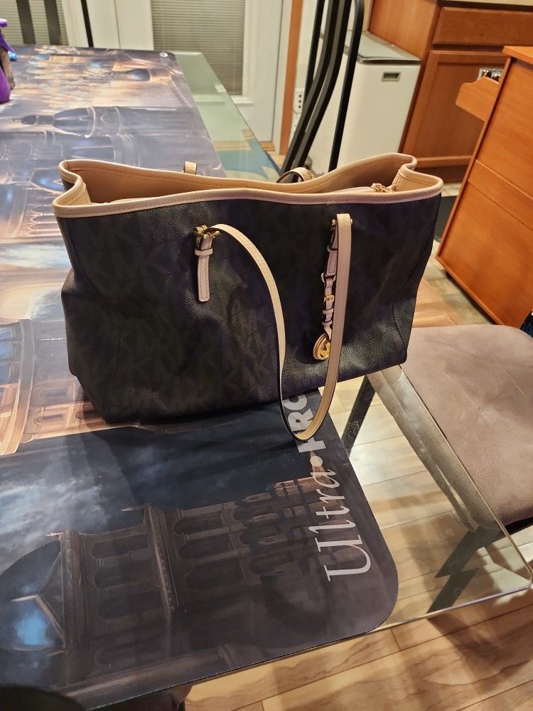 Michael Kors Jet Set Travel Purse