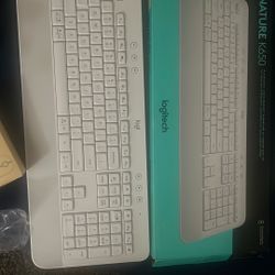 Logitech Signature K650 Wireless Keyboard 