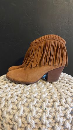 Size 6.5 Giannni Binni woman suede boots