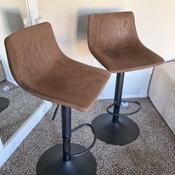 2 adjustable bar stools