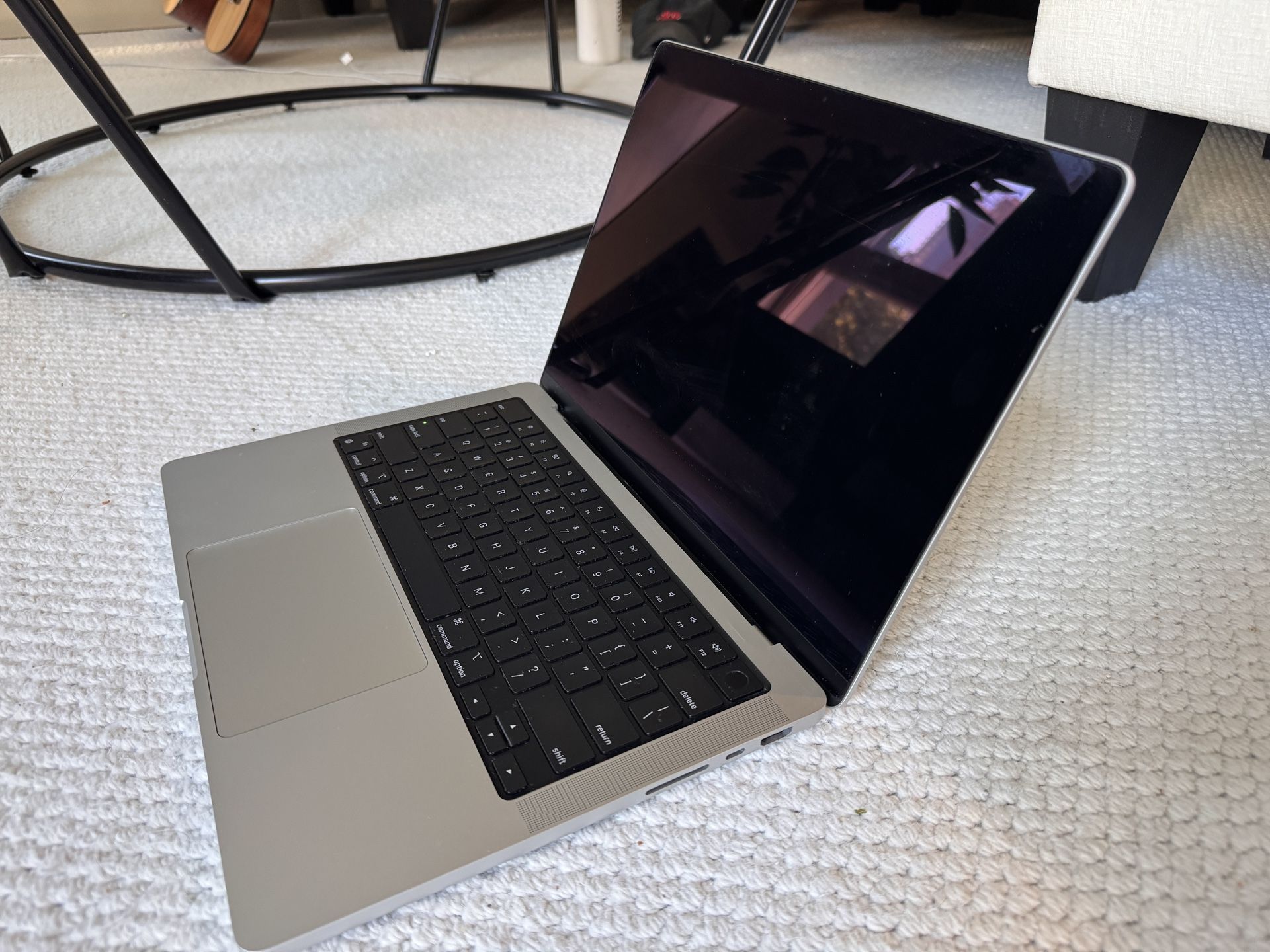 “2021 MacBook Pro M1 Pro (16GB/512GB) – Pristine Condition,Box + Charger