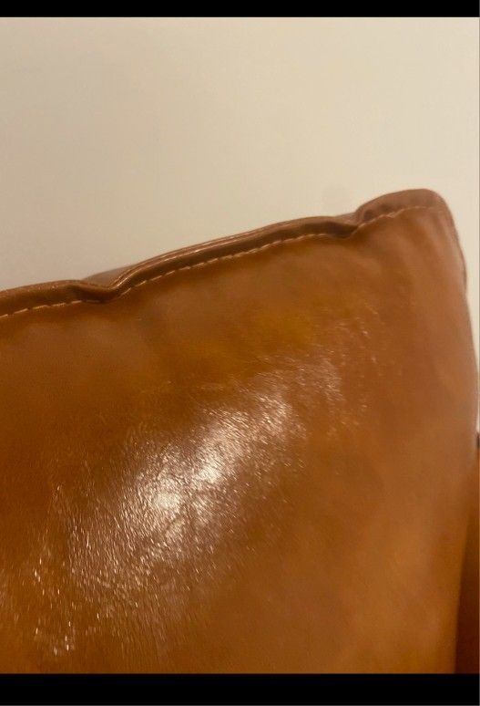 *Holiday Sale Event*---Corsica Sleek Leather Sectional Sofa---Delivery And Easy Financing Available👍