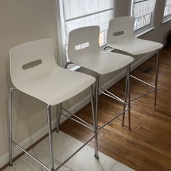 3 Bar stools/High chairs