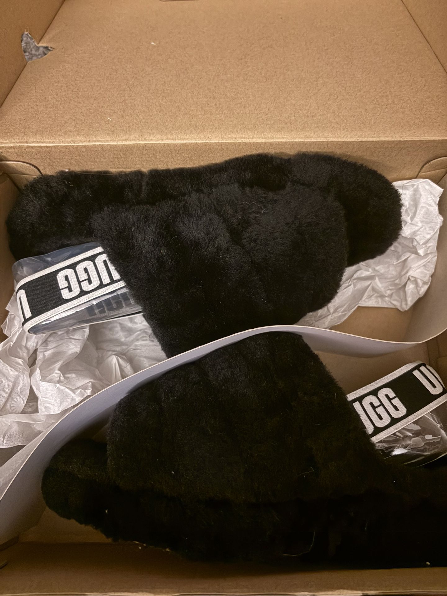 Women’s Ugg Fluffy Sandals Size 6