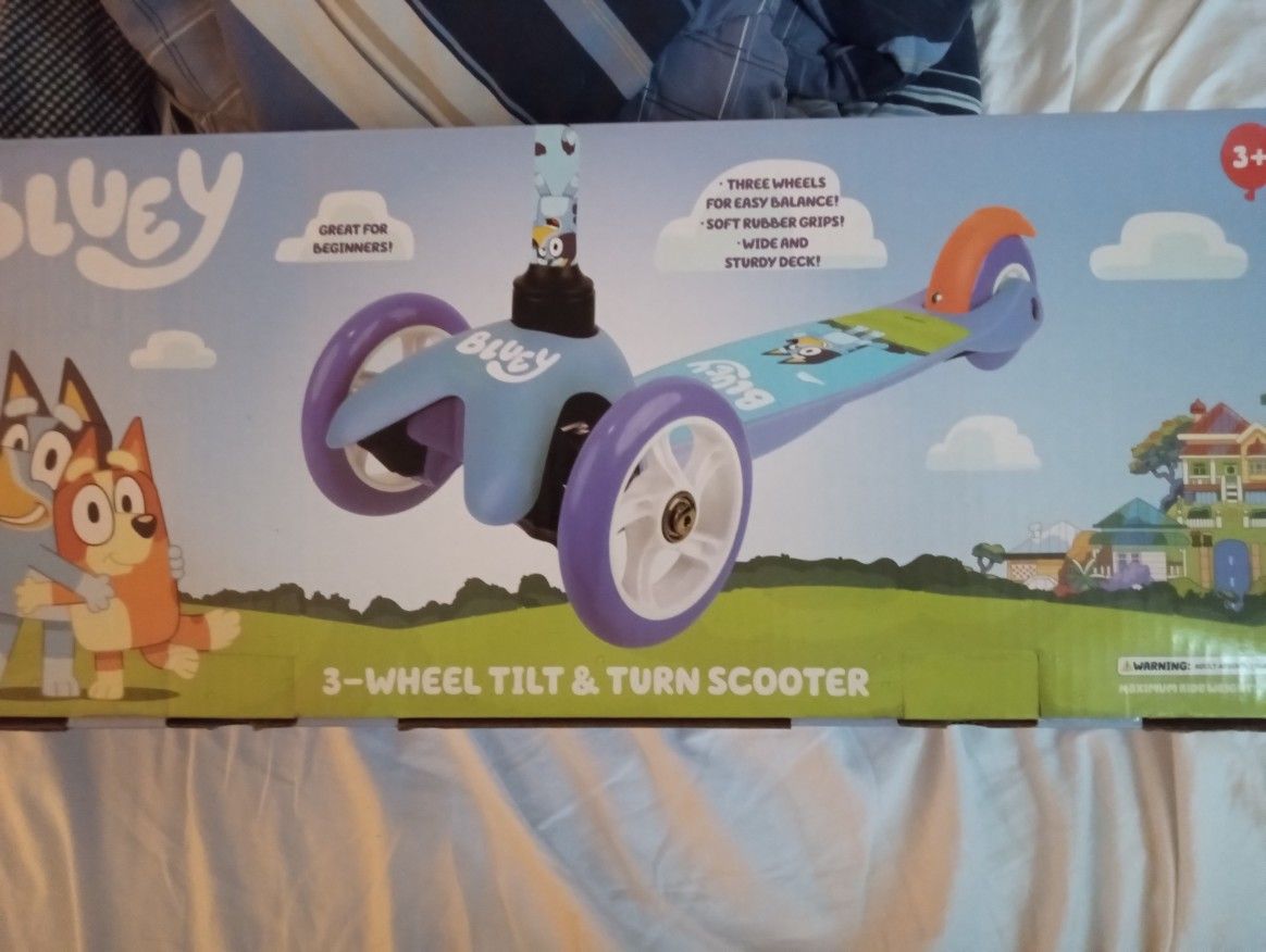 Bluey 3 Wheel Tilt And Turn Scooter 