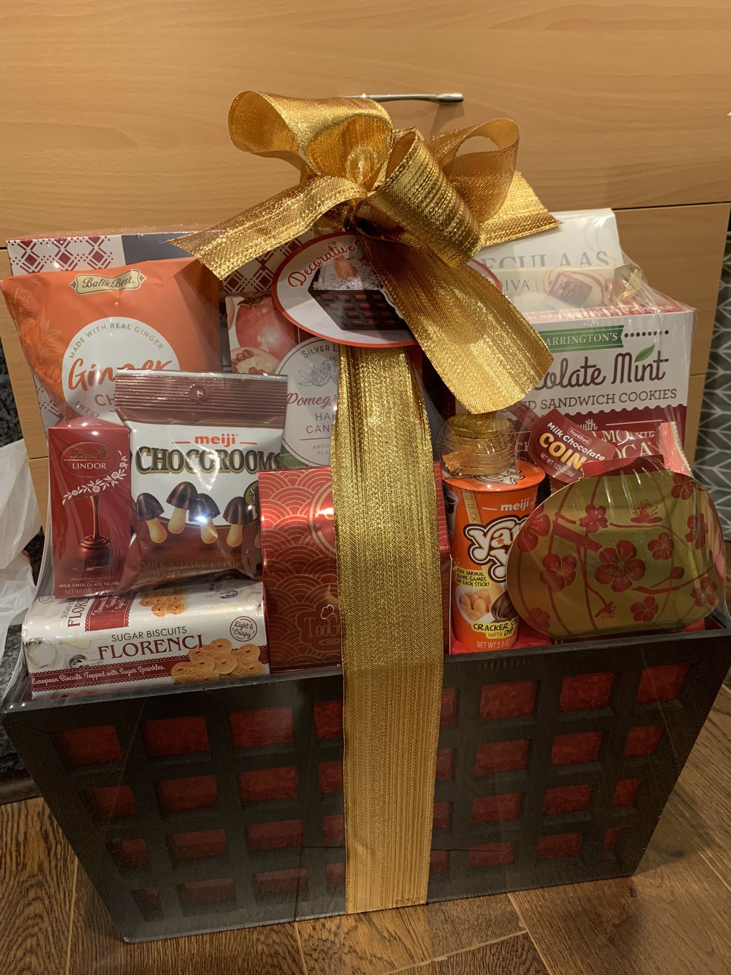 Houdini INC Holiday Christmas New Year Gift Basket