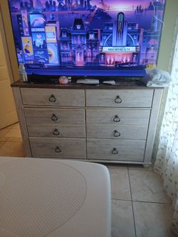 Dreeser Anf A Nigth Stand Table