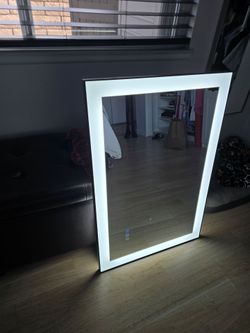 Toolkiss light up vanity mirror
