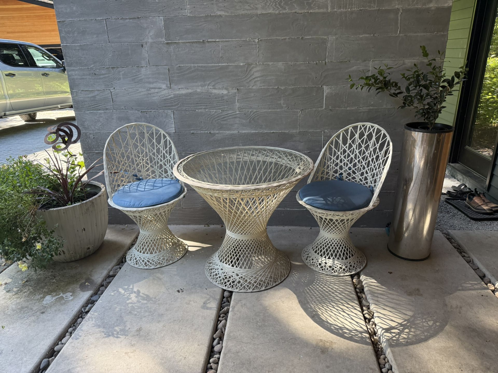 Russell Woodard Spun Fiberglass Mid Century Bistro Set