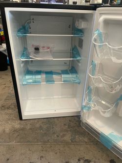 Vissani 2.6 cu. ft. Mini Refrigerator with 3-Glass Shelves and Manual Defrost in Black, ENERGY STAR
