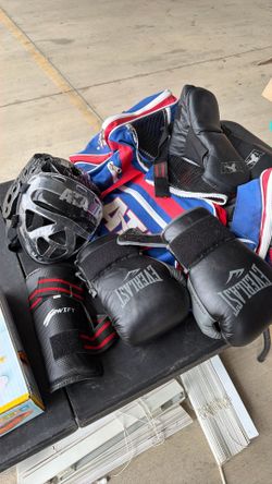 Everlast Gloves Headgear Elbow Pads Etc 