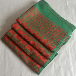 Set Of 4 Vintage Red And Green Christmas Place Mats 