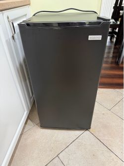 Mini fridge Igloo in excellent condition like new