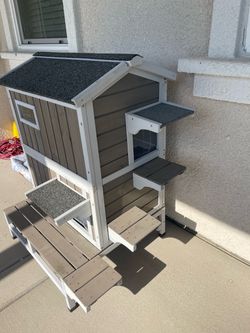 Outdoor Wooden Cat House with Stairs