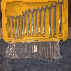 BRAND NEW !! GEARWRENCH 25 PIECE LONG PATTERN COMBINATION MM 12 POINT WRENCH SET !NEW ..