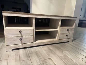 Entertainment tv stand 63.5x20.5