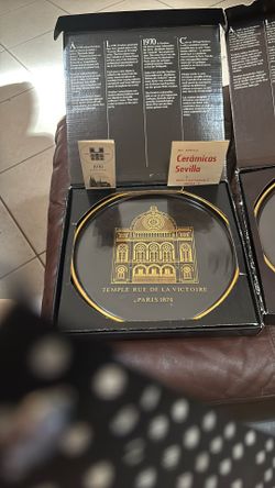 Set Of 2 Orrefors Italian Plates 