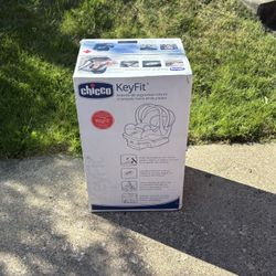 Chicco Keyfit Car Seat W/ Base NEW