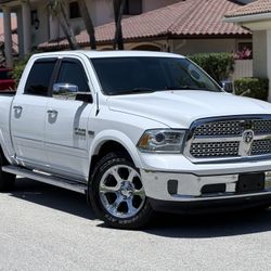 RAM 1500 LARAMIE 4X4 - GORGEOUS