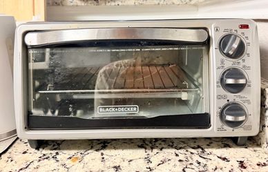 BLACK+DECKER 4-slice countertop toaster oven