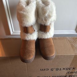 Brown suede Boots With Cream Fur AroundSize 6