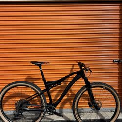 2022 Orbea Oiz M30 - Large like New  Full Carbon 