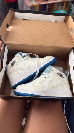 Air Jordan 1 Mids