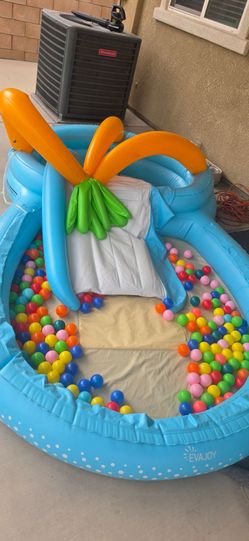 Water pool with balls