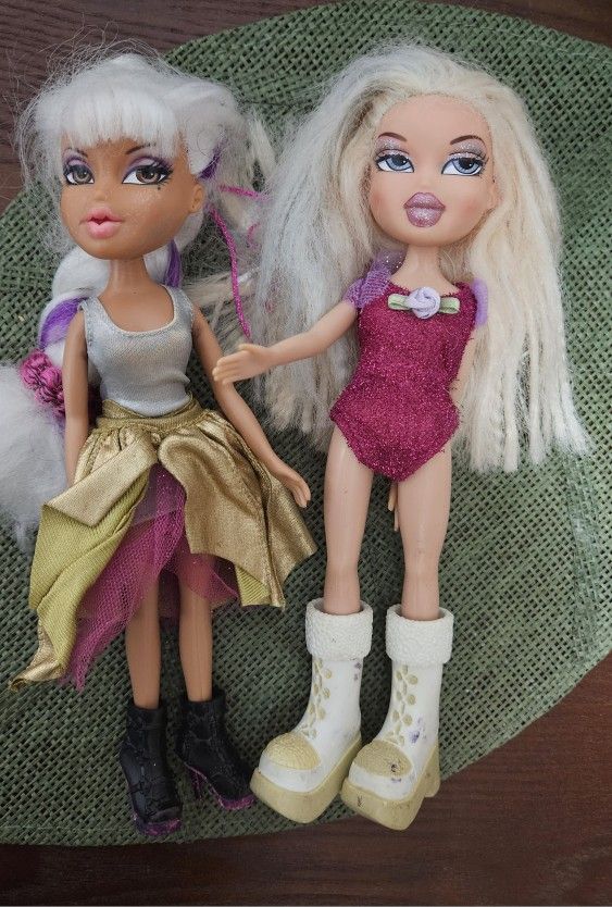 Bratz dolls from the 90s, originals, but in different clothes.