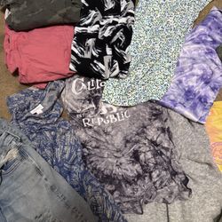 Huge Lot Of Woman’s Clothes