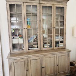Ethan Allen Solid Wood Display Hutch / China Cabinet