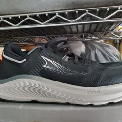   Altra women's size 8.5 running shoes