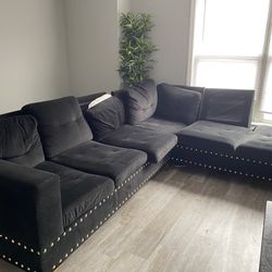 SECTIONAL COUCH