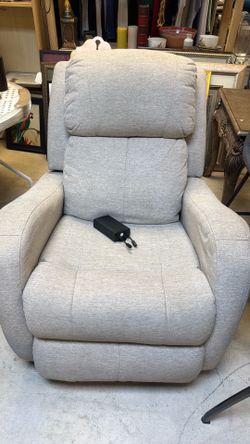 Beige Recliner -  Excellent Condition - Needa Core